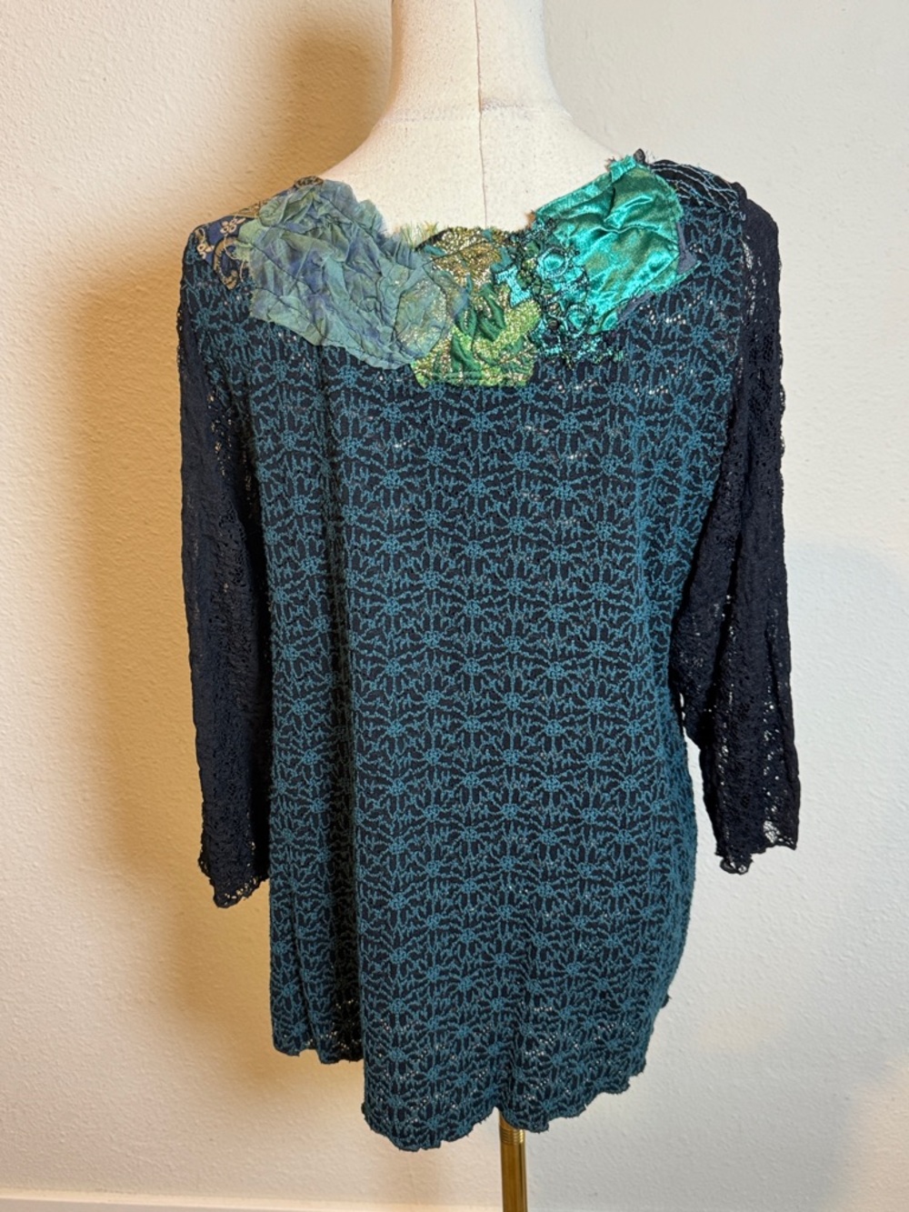 NWT Lee Andersen “Pastiche” Lace Sleeve Embellished Pullover size 1X - Picture 3 of 16